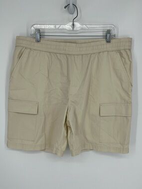 Original Use Cream Cargo Shorts Men’s Size Large New with tags!